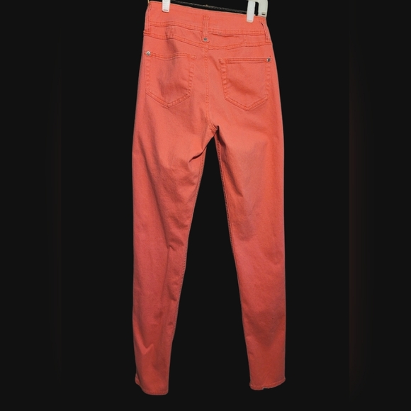 Rue21 Straight Leg Pants Jeans Size 0 Coral Colored Excellent Condition ๐งก - Picture 2 of 3